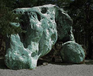 le elephant - bizarre rock in Fontainebleau