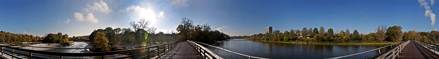 Flauchersteg across the river Isar, Munich panorama - click to open it in a new window